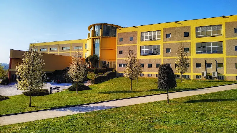 Escuela Politécnica de Ingeniería de Minas y Energía - Escuela universitaria en Torrelavega - foto 2