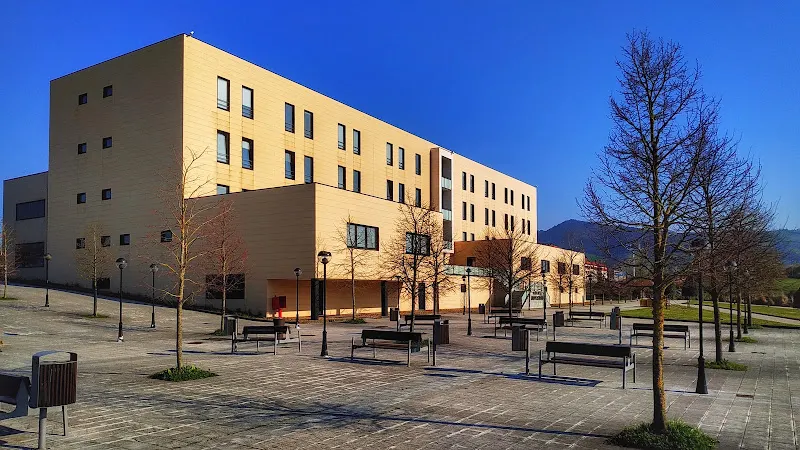 Escuela Universitaria de Fisioterapia y Logopedia Gimbernat (Universidad de Cantabria)