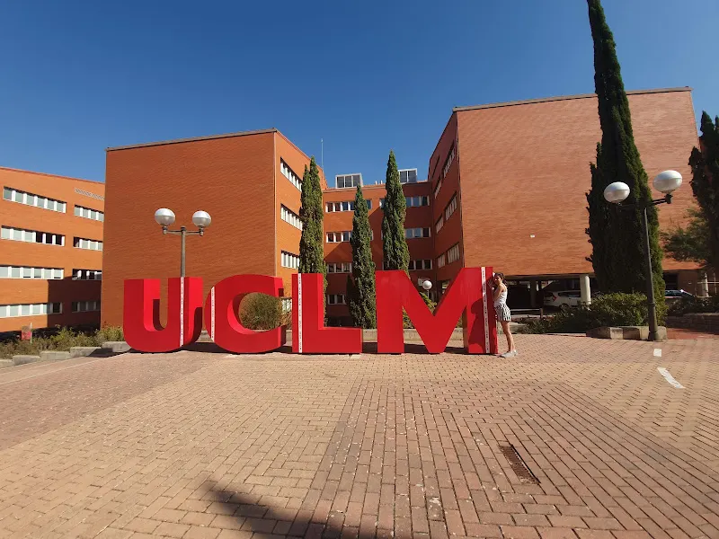 Universidad de Castilla-La Mancha - Universidad pública en Cuenca - foto 3