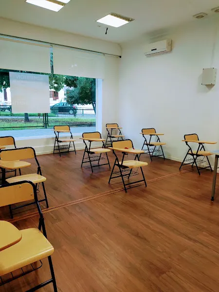 Academia Inglés New England School of English