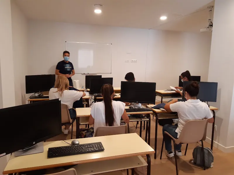 ESCUELA DE TURISMO DE BALEARES - IBIZA - Centro de formación en Eivissa - foto 2