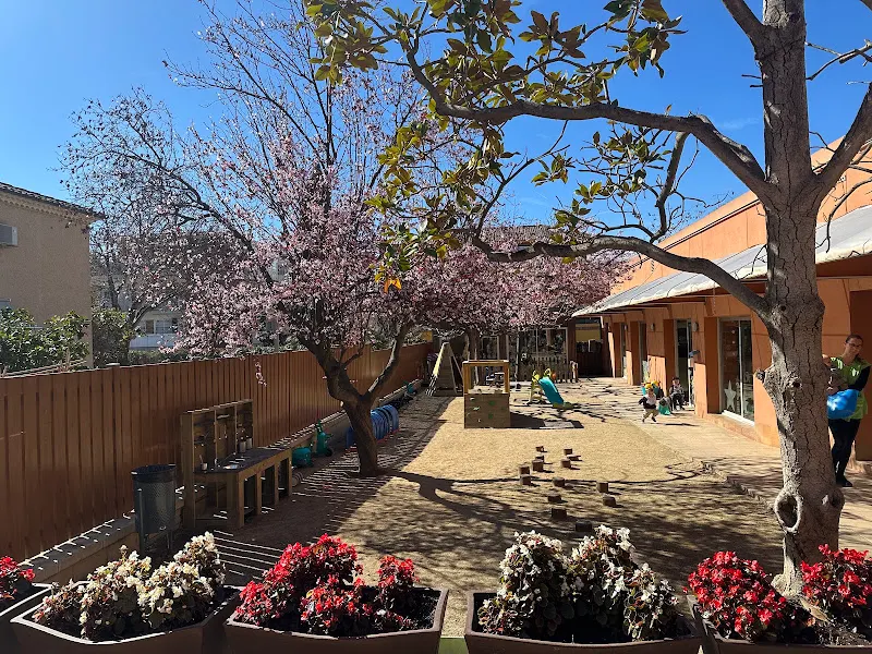 Llar d’Infants Nimbo - Guardería en Esplugues de Llobregat - foto 2