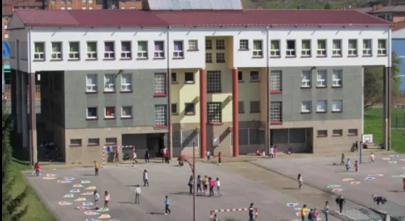 Colegio Público Clara Campoamor - Escuela en Langreo - foto 2