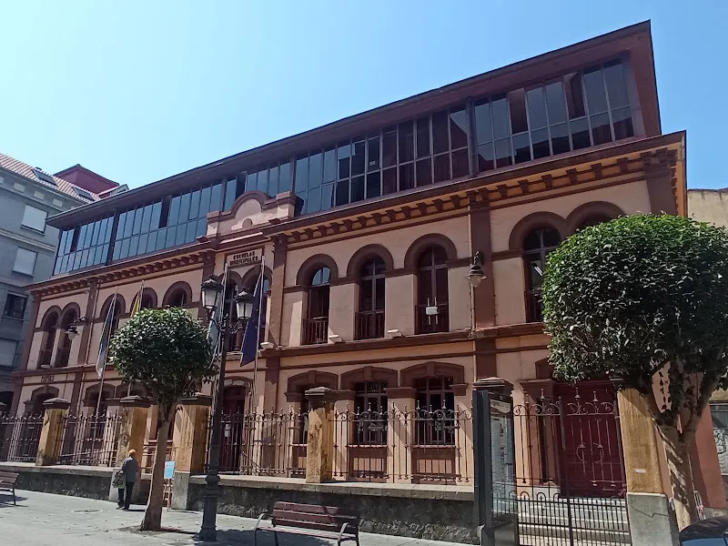 Casa de la Cultura Escueles Dorado - Centro cultural en Langreo - foto 2