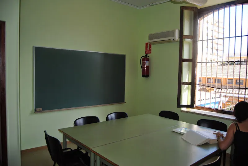 Centro de Estudios EDES - Centro de preparación de exámenes en Denia - foto 2