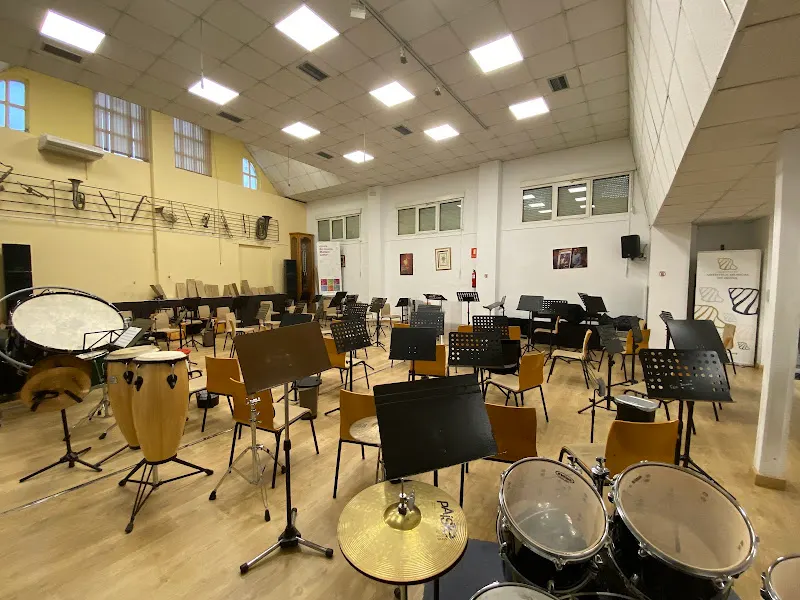 Agrupació Artística Musical Dénia - Escola de música Manuel Lattur - Escuela de música en Denia - foto 2