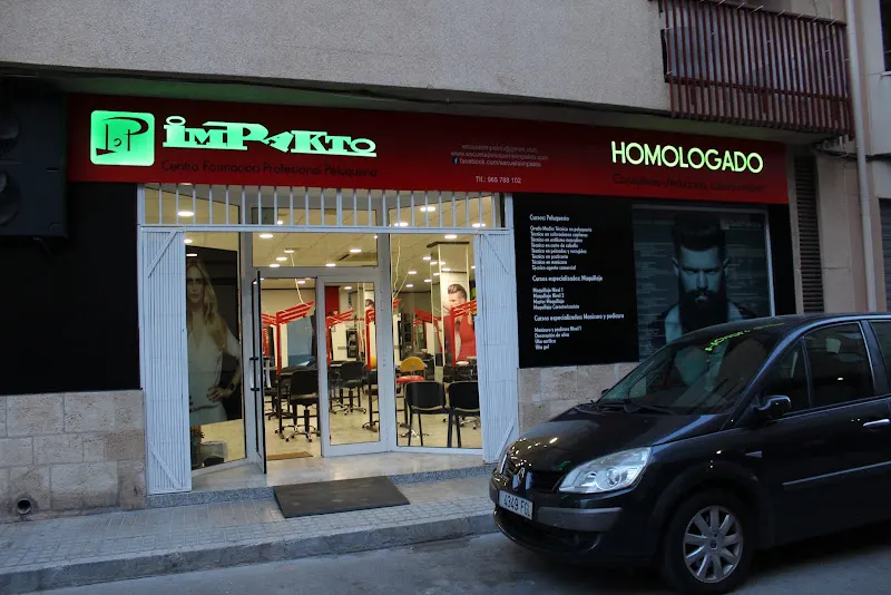 ESCUELA PELUQUERIA IMPAKTO .F.P.CONCERTADO - Centro de formación profesional en Denia - foto 3