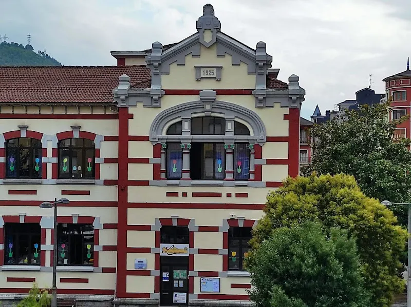 Colegio Público Liceo Mierense - Colegio público en Mieres - foto 2