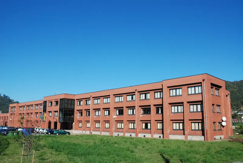 Instituto de Educación Secundaria El Batán - Instituto de secundaria en Mieres - foto 3