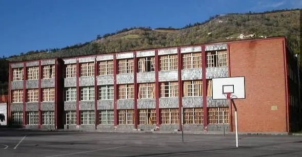 Instituto de Educacion Secundaria Valle de Turón - Instituto de secundaria en Mieres - foto 2