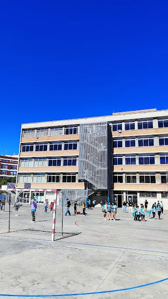Col·legi Verge de la Salut - Escuela católica en Hospitalet de Llobregat (L) - foto 2