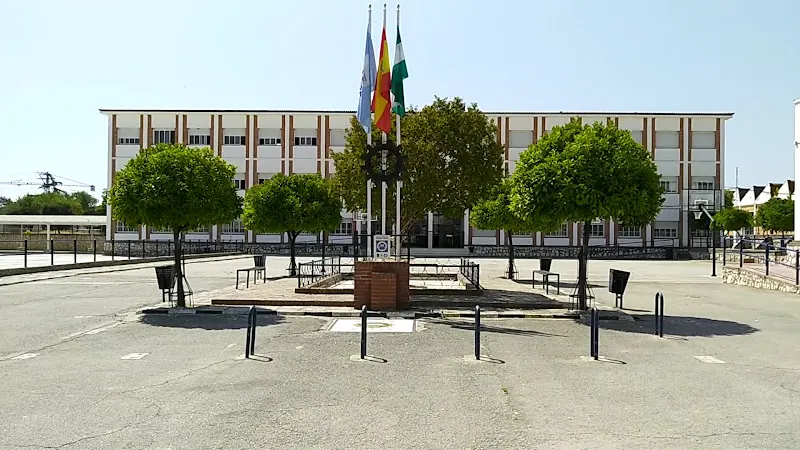 I.E.S. Luis Vélez de Guevara - Instituto de secundaria en Écija - foto 3