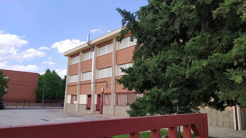 IES Eladio Cabañero - Instituto de secundaria en Tomelloso - foto 2