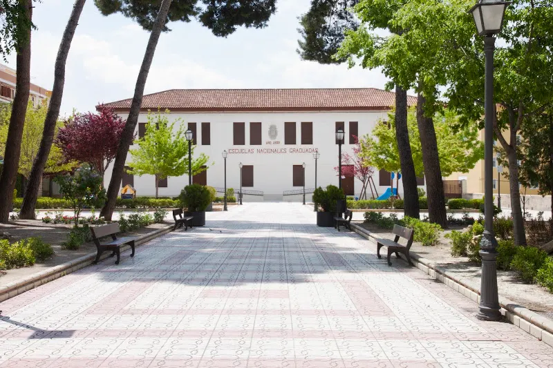Centro Público de Formación de Personas Adultas Carles Salvador - Escuela de educación para adultos en Petrer - foto 2