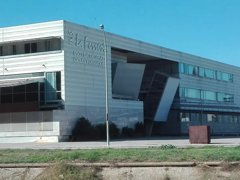 INS La Ferreria - Instituto de secundaria en Hospitalet de Llobregat (L) - foto 3