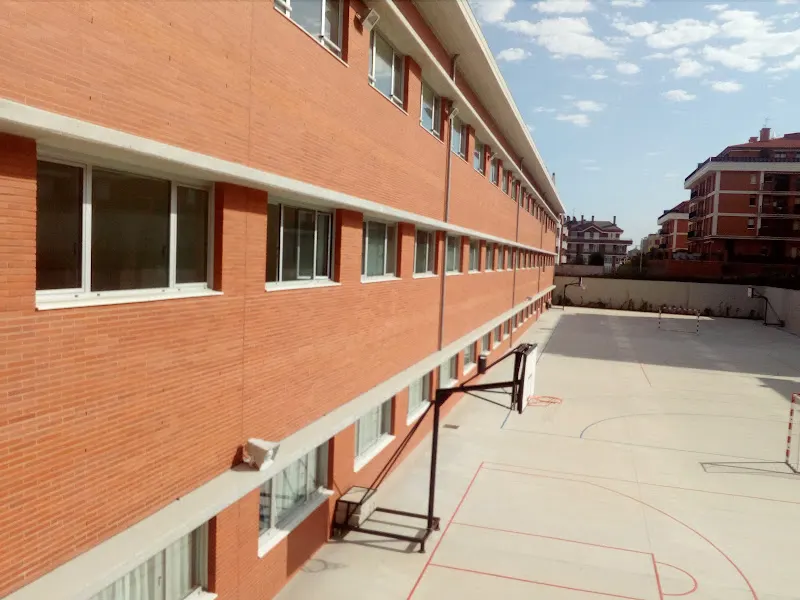 IES Ocho de Marzo - Instituto de secundaria en Castro-Urdiales - foto 2
