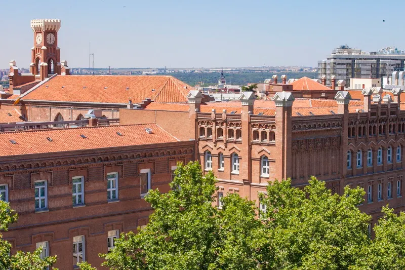 Universidad Pontificia Comillas: Facultad de Ciencias Económicas y Empresariales y Facultad de Derecho (ICADE) - Madrid