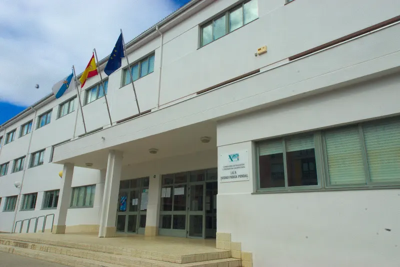 IES Isidro Parga Pondal - Centro de educación secundaria en Carballo - foto 2