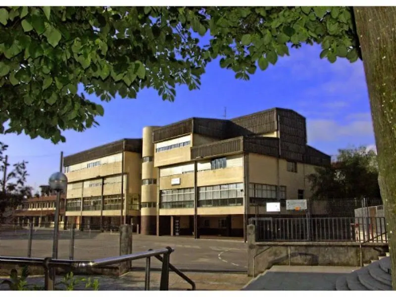 Mendibile Ikastetxea - Instituto de secundaria en Leioa - foto 3