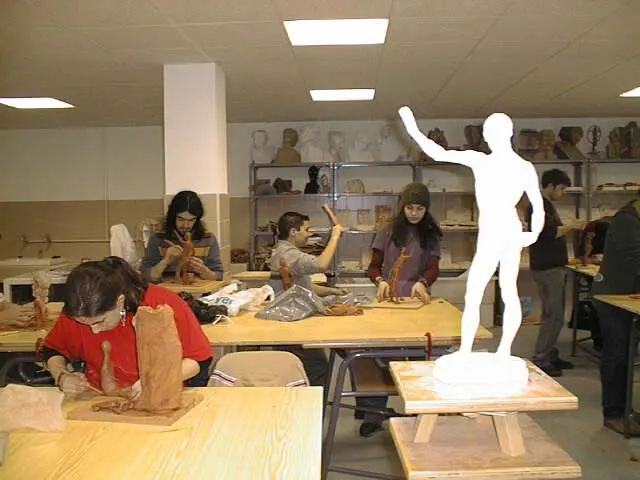 IES Nº1 - Instituto de secundaria en Ribeira - foto 2