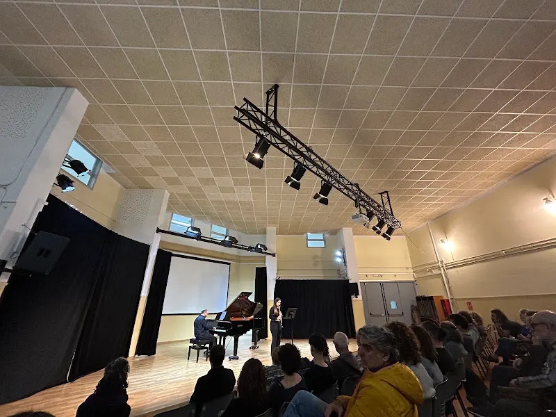 IEA Oriol Martorell - Secundària - Instituto de secundaria en Barcelona - foto 2