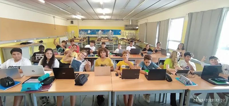 IES Marta Mata - Instituto de secundaria en Salou - foto 3