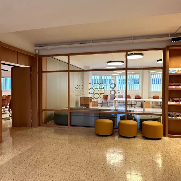 Institut Jaume Huguet - Instituto de secundaria en Valls - foto 2