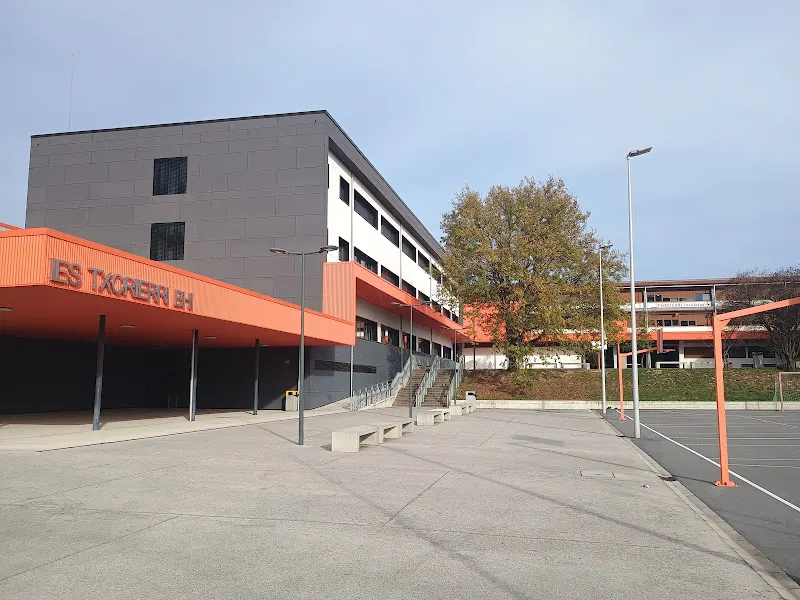 IES Erandio BHI - Instituto de secundaria en Barakaldo - foto 3