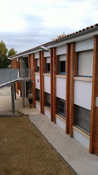 CFA Mare de Déu de Montserrat (Escola d'Adults) - Escuela de educación para adultos en Olesa de Montserrat - foto 2