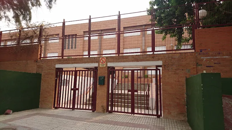 Néstor Almendros - Instituto de secundaria en Tomares - foto 2