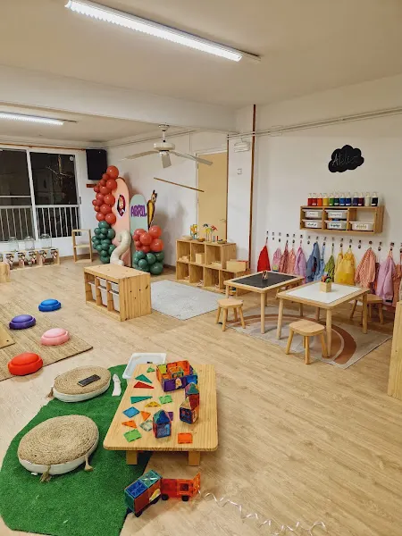 L'Escoleta Despertant Somnis. Educació Montessori - Amposta