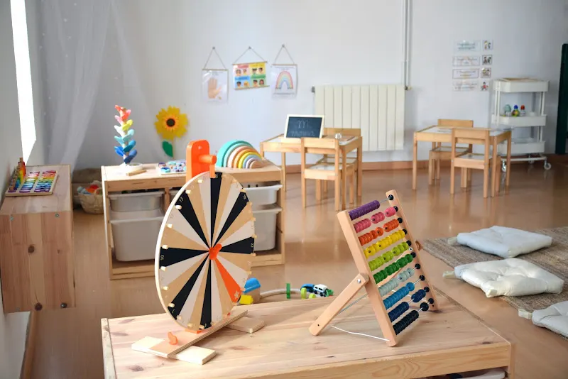 L'Escoleta Despertant Somnis. Educació Montessori - Guardería en Amposta - foto 2
