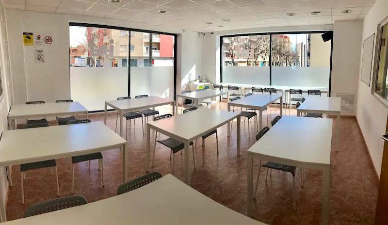 IDEAT - Centre de Suport Familiar - Centro educativo en Amposta - foto 2