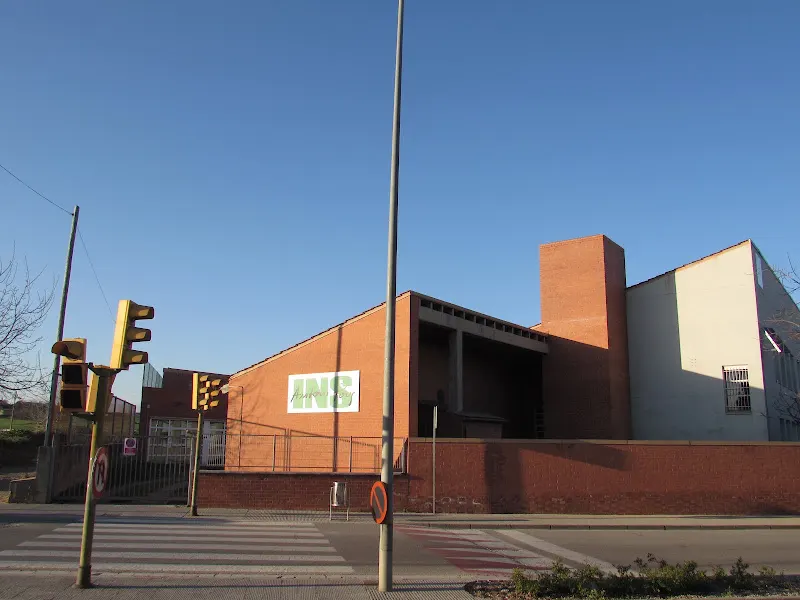 IES Antoni Pous i Argila - Instituto de secundaria en Manlleu - foto 2