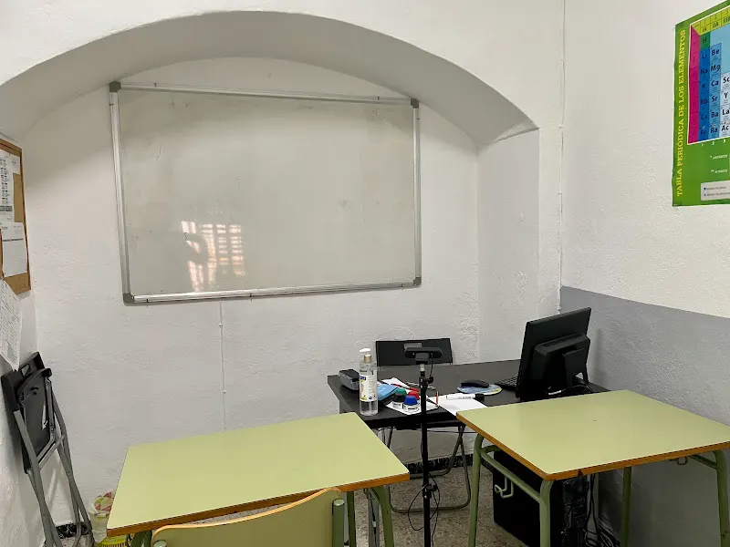 Academia en Marchena | De Las Ciencias | Clases particulares y apoyo escolar | Selectividad - Centro educativo en Marchena - foto 2