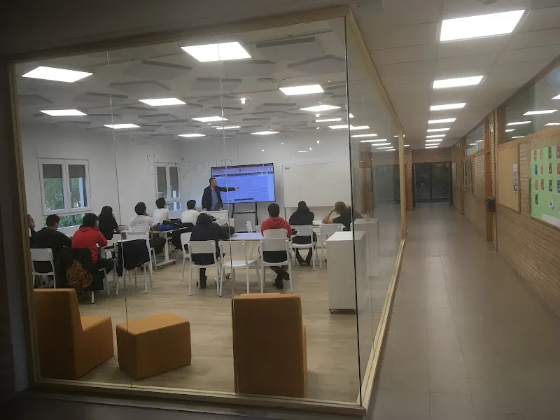 IES El Escorial - Instituto de secundaria en Escorial (El) - foto 2