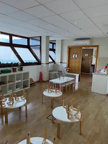 Centro de Educación Infantil Entre Cuentos. (Escuela Montessori)