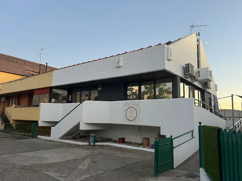Centro de Educación Infantil Entre Cuentos. (Escuela Montessori) - Guardería en Albolote - foto 2