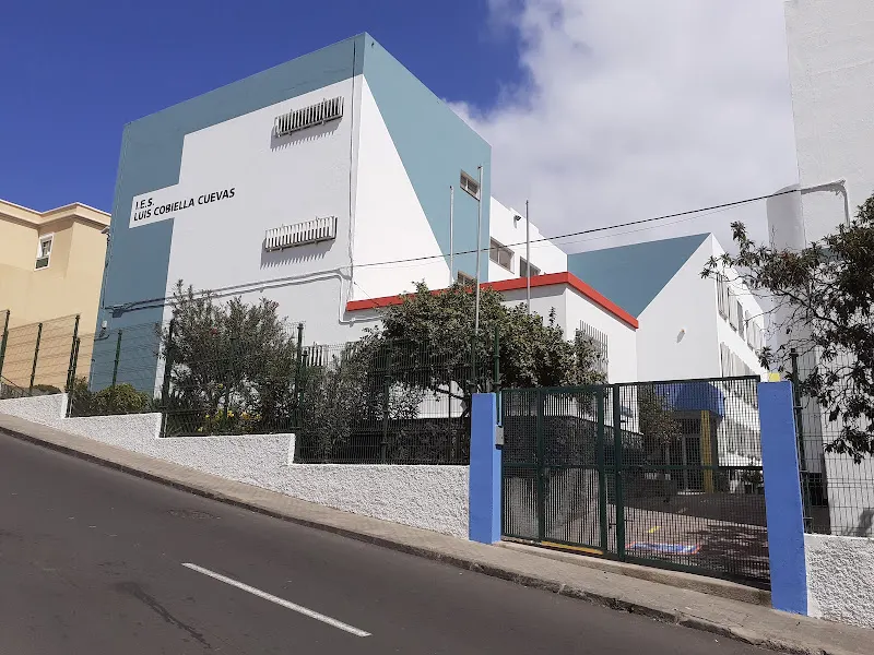 Instituto de Educación Secundaria Obligatoria y Bachillerato IES Luis Cobiella Cuevas - Instituto de secundaria en Santa Cruz de la Palma - foto 2