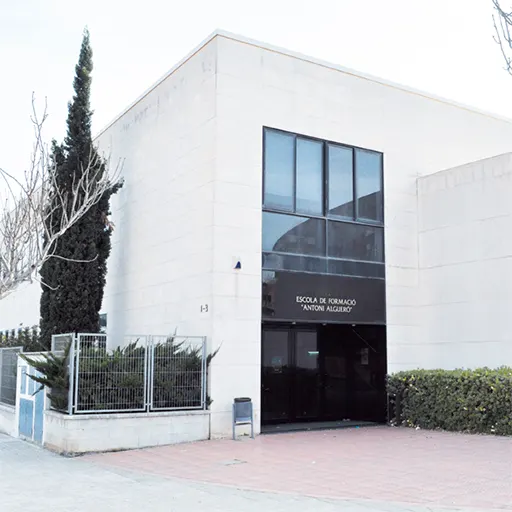 IFP Antoni Algueró - Instituto de secundaria en Esplugues de Llobregat - foto 2