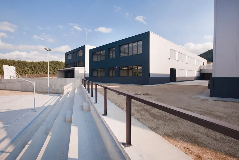 IES Marta Mata - Centro de educación secundaria en Santa Coloma de Gramenet - foto 2