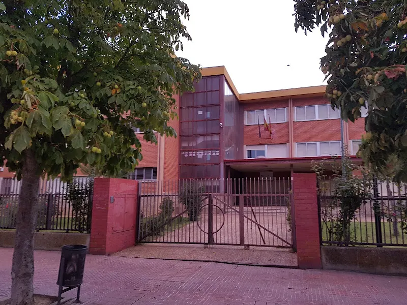 IES Calisto y Melibea - Instituto de secundaria en Santa Marta de Tormes - foto 2