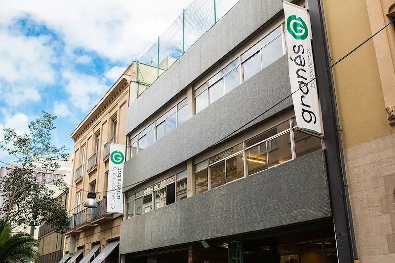 Granès Batxillerat - Instituto de secundaria en Barcelona - foto 3