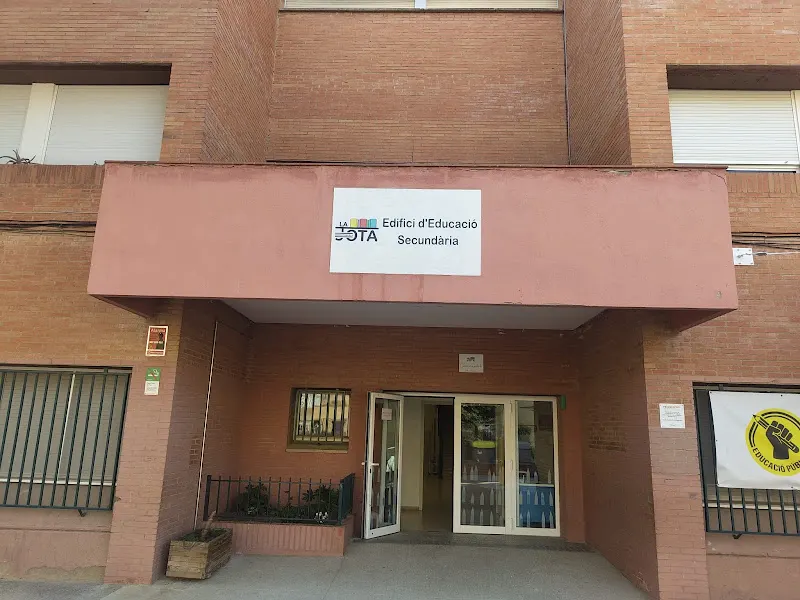 Escola La Sardana - Colegio público en Badia del Valles - foto 2