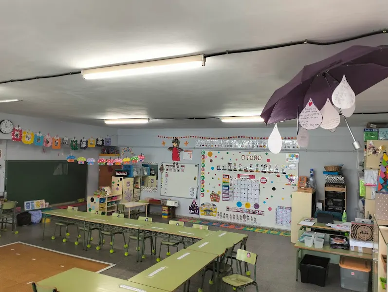 Centro Público de Educación Básica Príncipe Felipe - Colegio público en Tineo - foto 2
