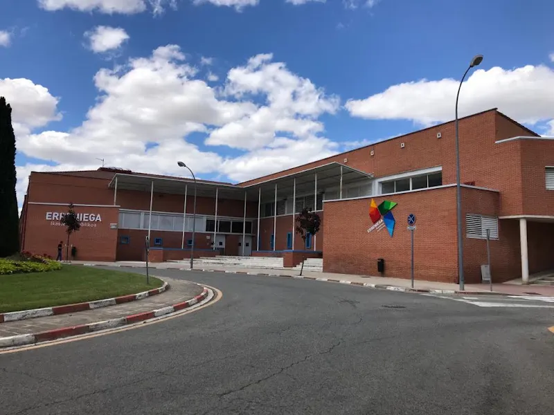 Colegio Público Erreniega - Colegio público en Zizur Mayor/Zizur Nagusia - foto 3
