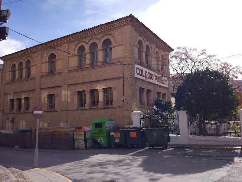 Colegio Público Maestros Arroquia Martínez - Colegio público en Jódar - foto 2