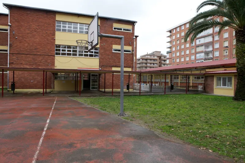 Colegio Público de Educación Preescolar los Alevines - Colegio público en Santoña - foto 2