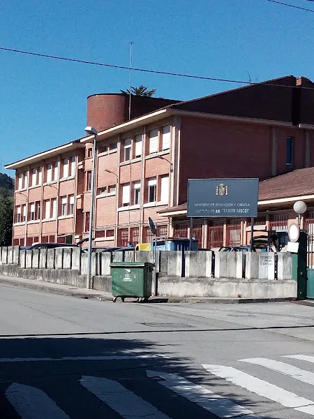 Instituto de Educación Secundaria Ramón Areces - Instituto de secundaria en Grado - foto 2