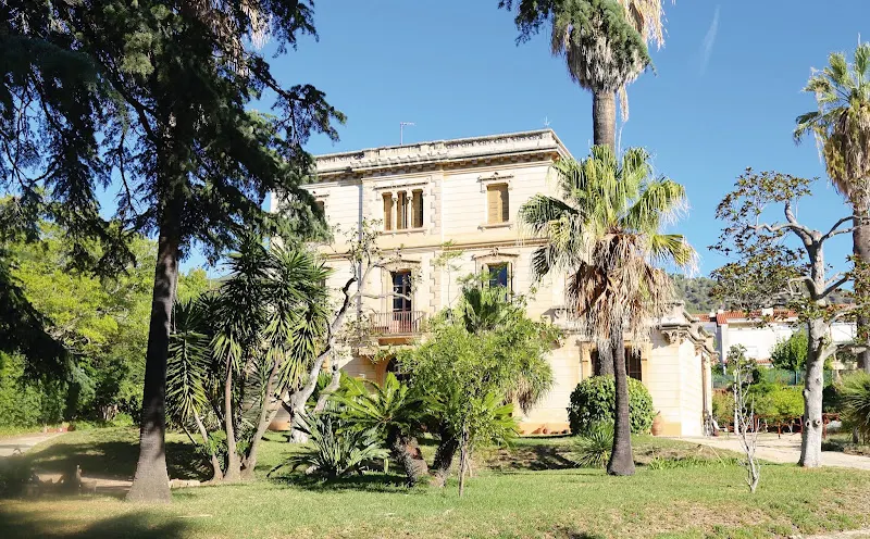 INS Valerià Pujol i Bosch - Instituto de secundaria en Santa Coloma de Gramenet - foto 2